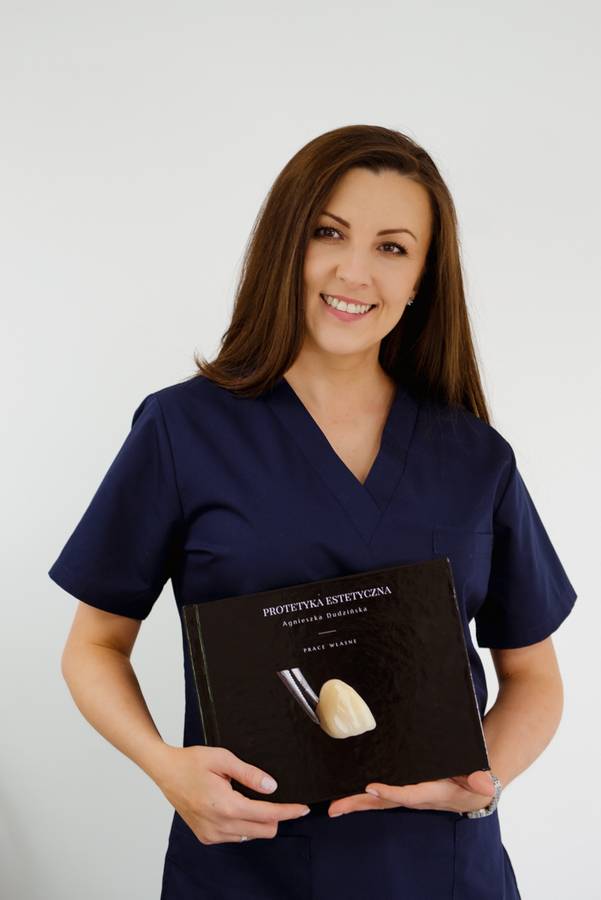 agnieszka dudzinska protetyk stomatologiczny selfie olsztyn 04