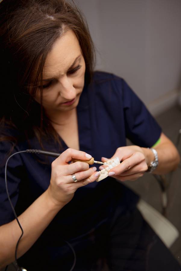 agnieszka dudzinska protetyk stomatologiczny selfie olsztyn 07